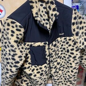 🐆  Levi's Leopard printed Fleece Jacket